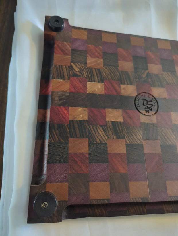 Cutting board end grain with variations of different wood species