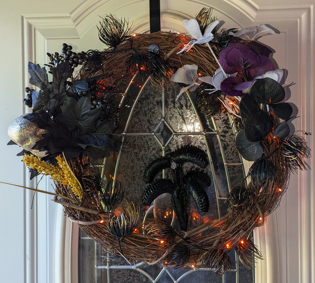 Wreath Halloween door decor 18 inches with skull and battery-operated spooky lights
