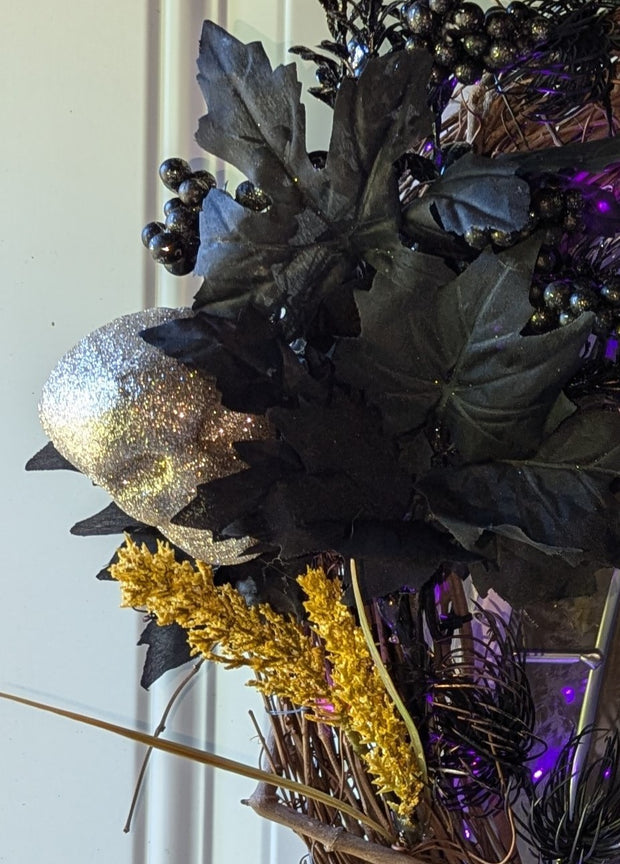 Wreath Halloween door decor 18 inches with skull and battery-operated spooky lights