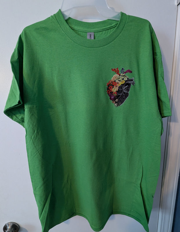 T-Shirt, extra-large XL, short sleeve, green with decal of a dying heart