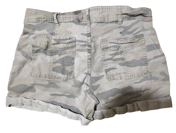 Apparel Women's Shorts size 6 camouflage Time and True