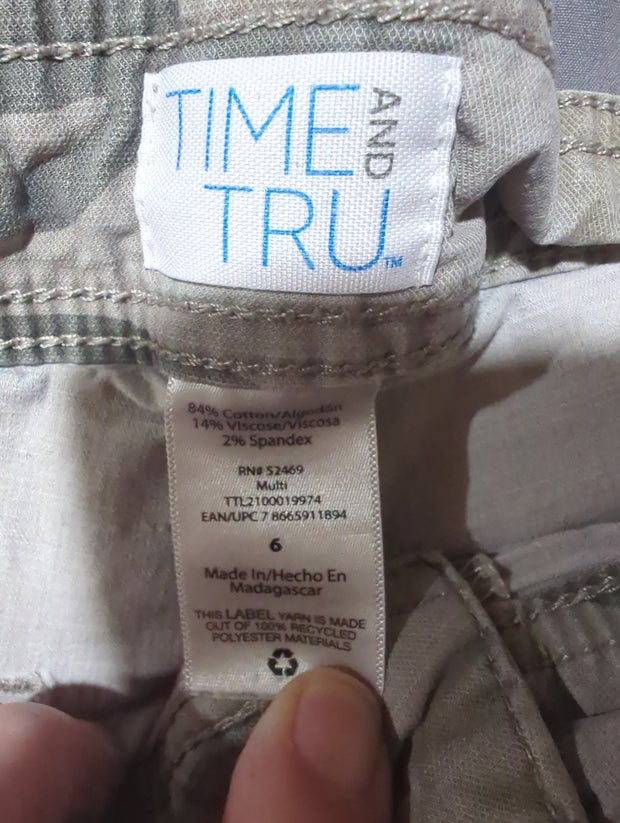 Apparel Women's Shorts size 6 camouflage Time and True