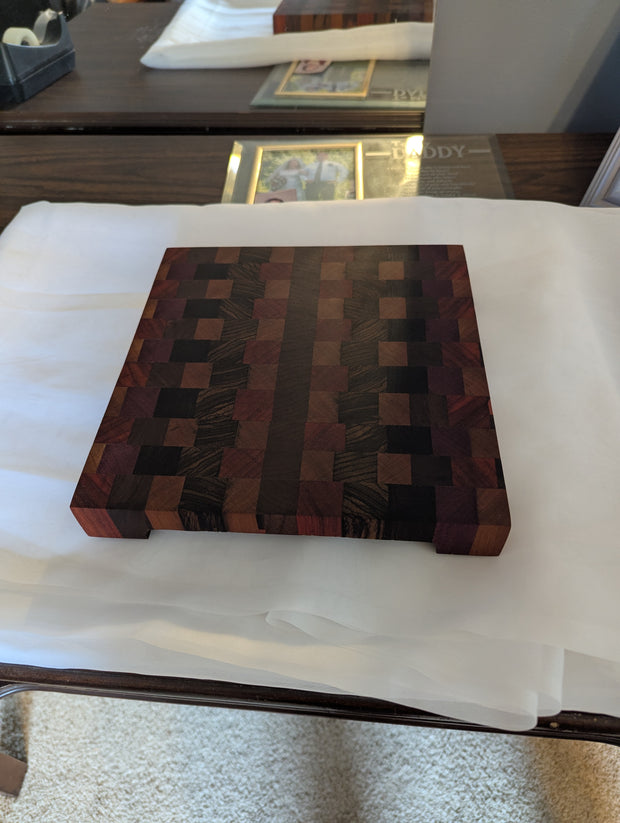 Cutting board small end grain with variations of different wood species