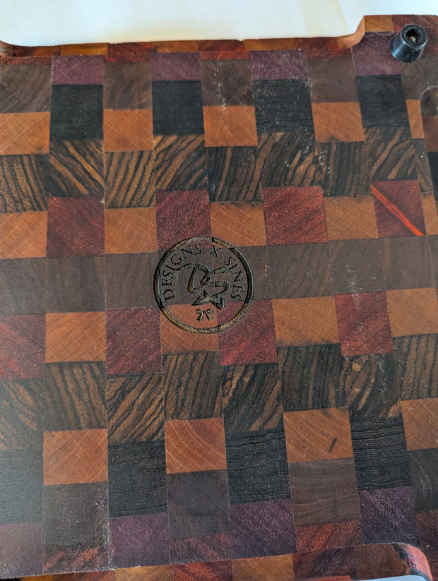 Cutting board small end grain with variations of different wood species