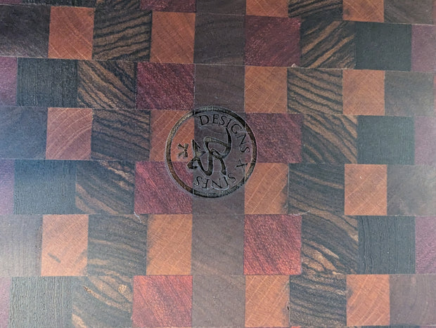 Cutting board small end grain with variations of different wood species